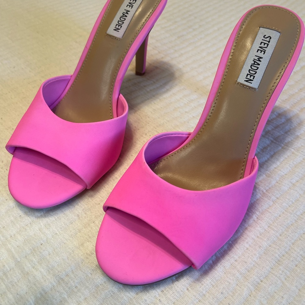 Steve Madden Erin Hot pink mules. New Never worn. No box. Perfect Hot Pink